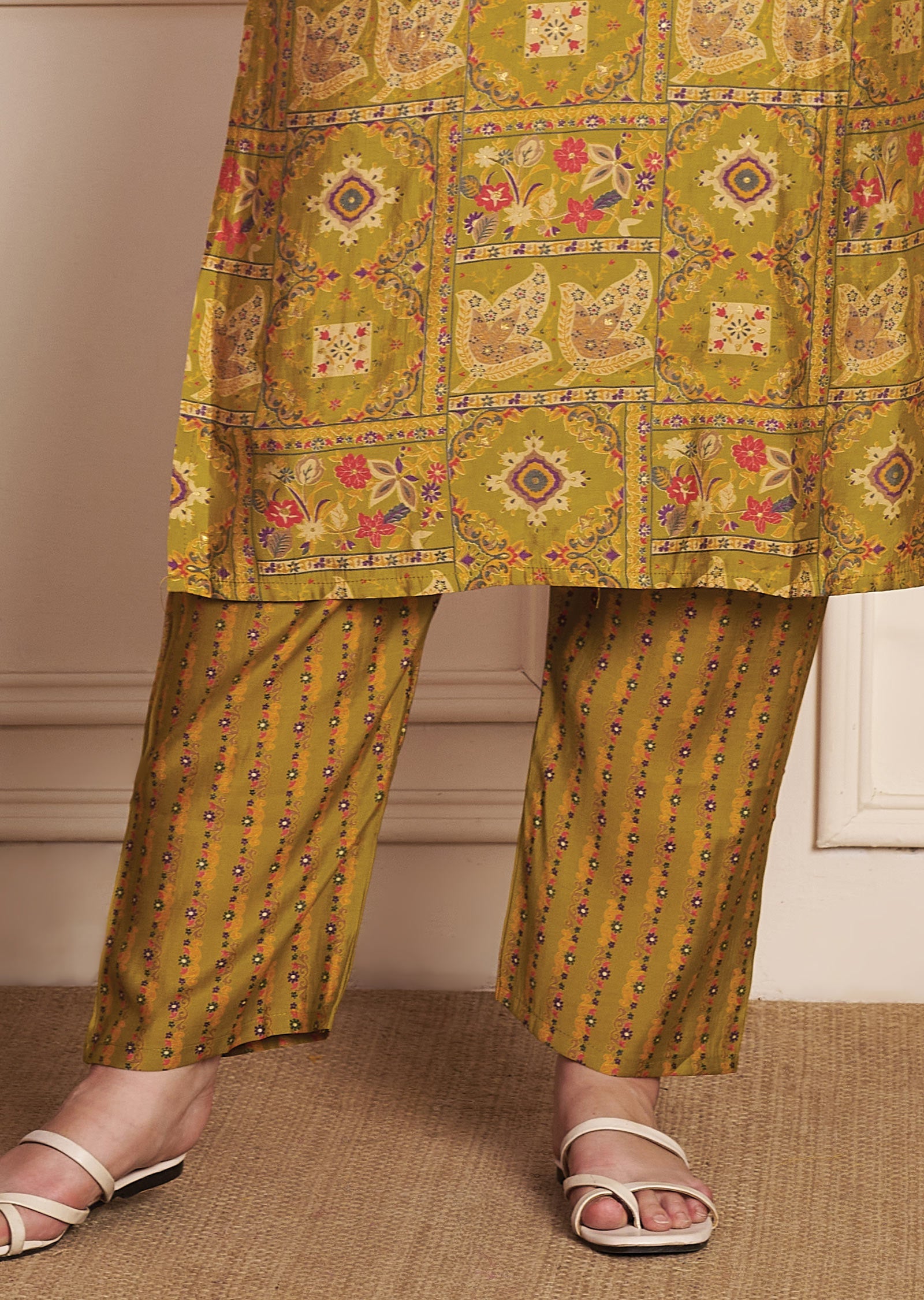 Mehndi Green Muslin Straight Cut Kurti Set