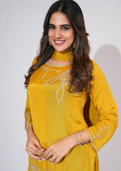 Mustard Chinnon Straight cut suit